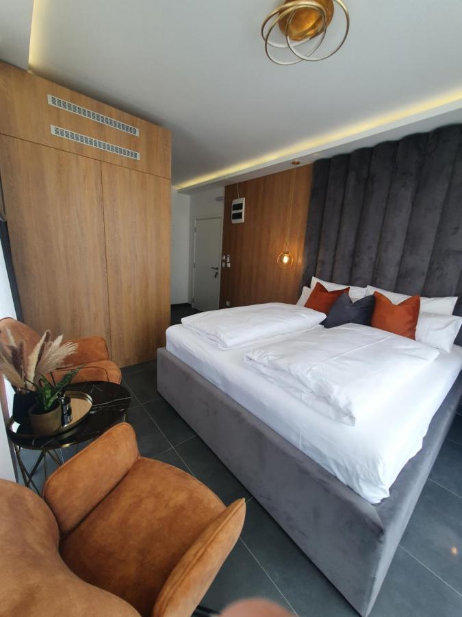 Coco Hotel Veliko Gradiste Bagian luar foto